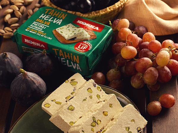 Купить на CrossVill турецкую тахинную халву Koska Fıstıklı Pistachio (весом 500 г) с цельными фисташками в зеленой упаковке.